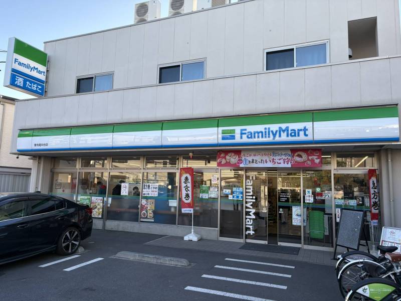 コンビニも近くにあります。