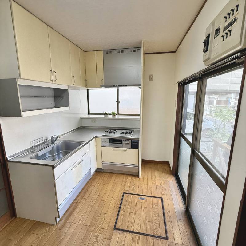 収納充実　駐車場直結のため重い荷物を運びやすいです