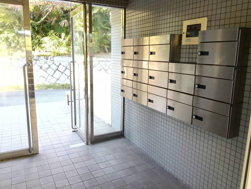 玄関ホールポスト