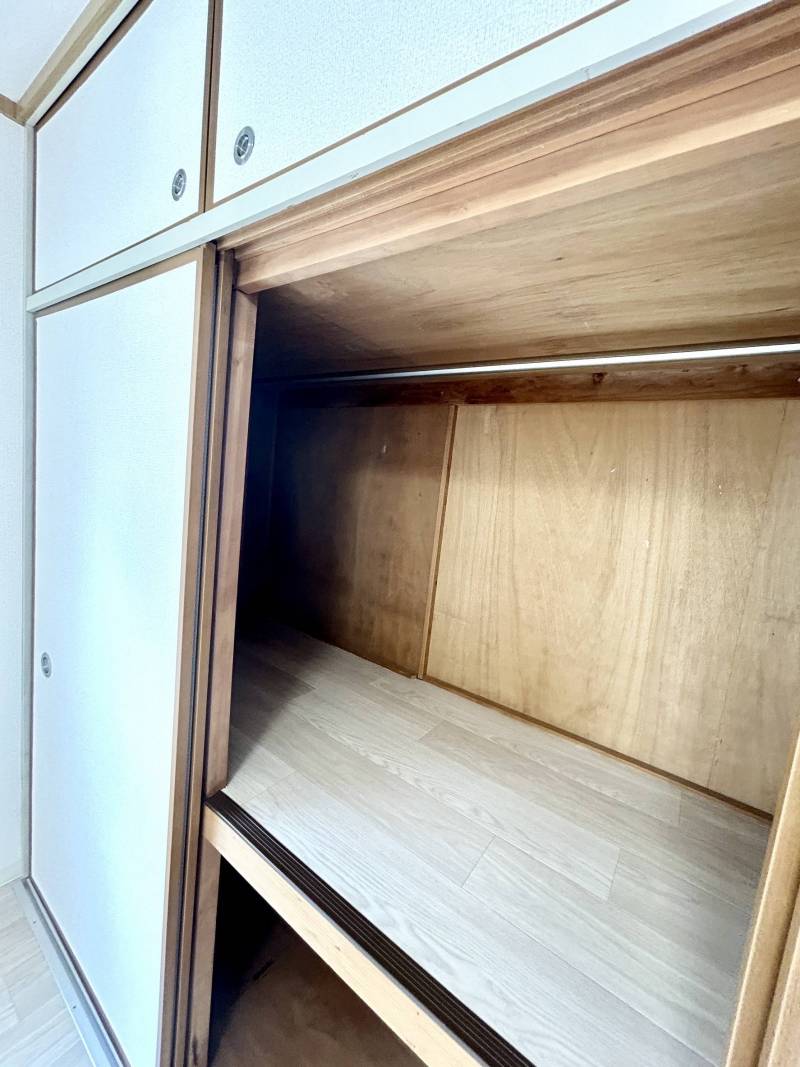 中で寝れちゃうくらいの大型収納でお部屋すっきり♪