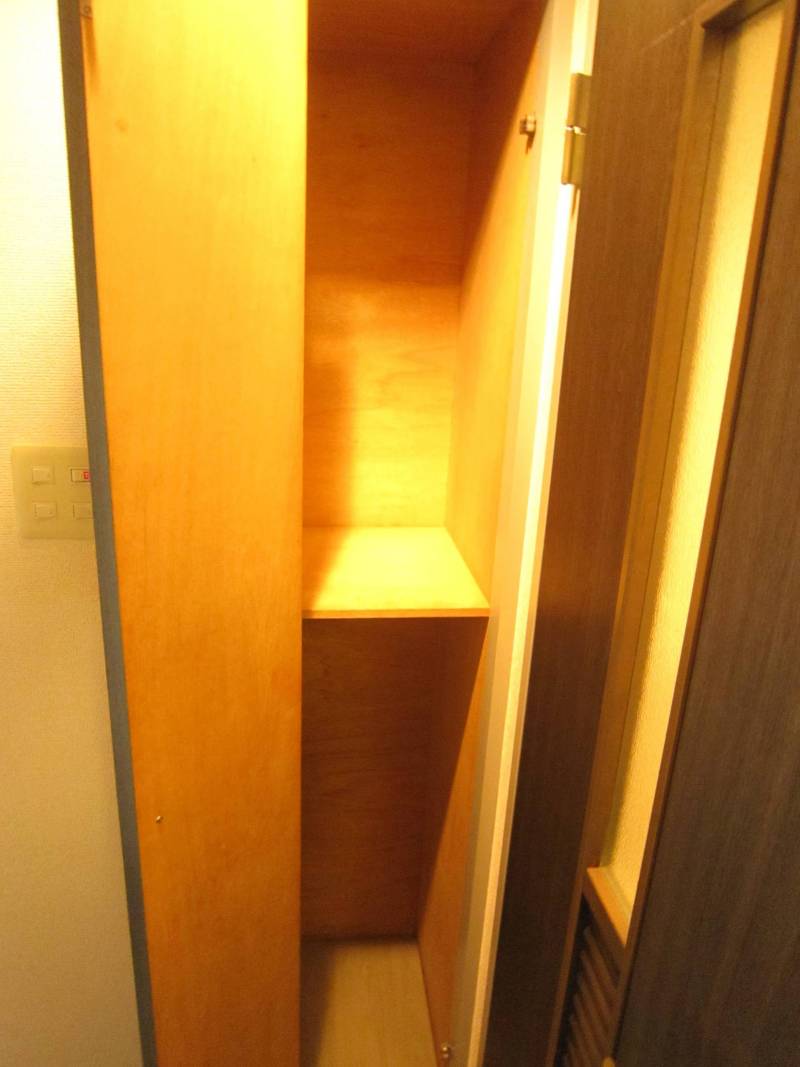 お風呂トイレ用の収納スペースあり