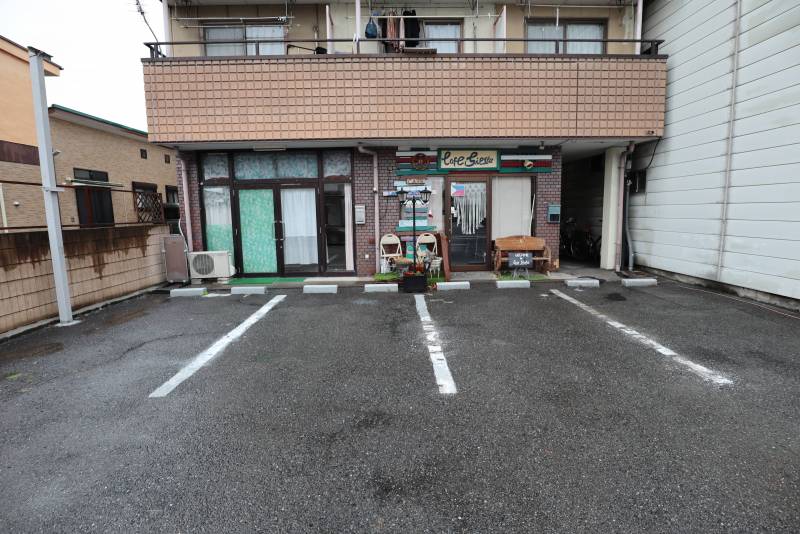 敷地内に駐車場あり