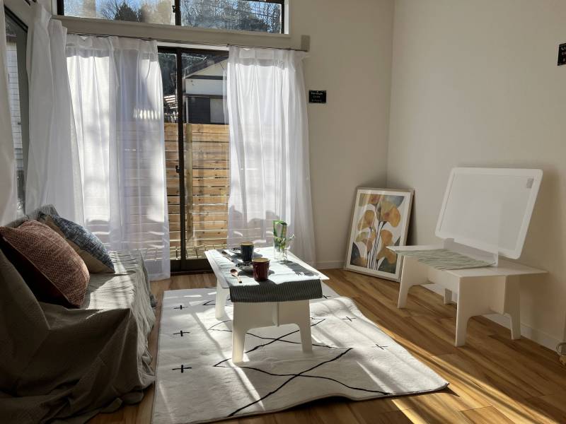 優しい陽射しが入り込む南向きのリビング