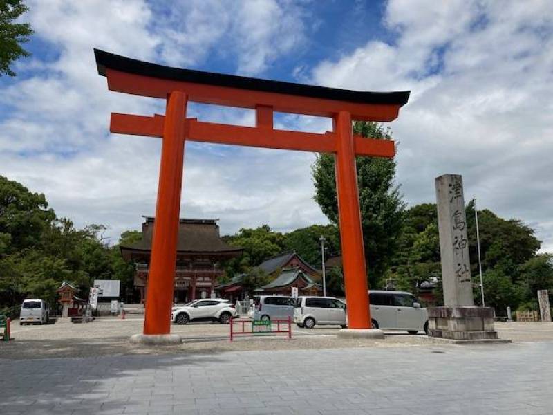 津島神社まで車で約8分。天王祭が楽しみですね♪