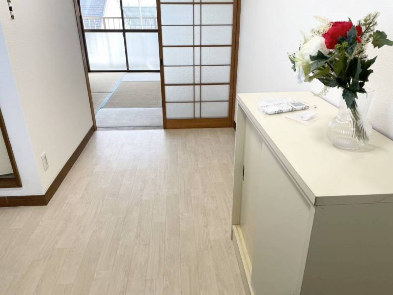 玄関からお部屋へ
ダイニングは6畳