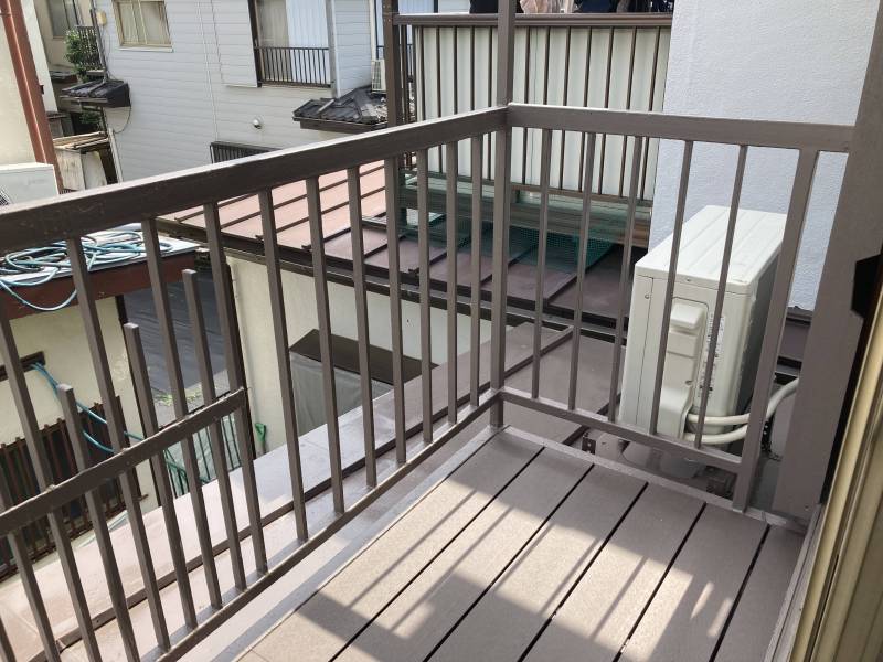 ベランダもケレンして塗装し直しました。