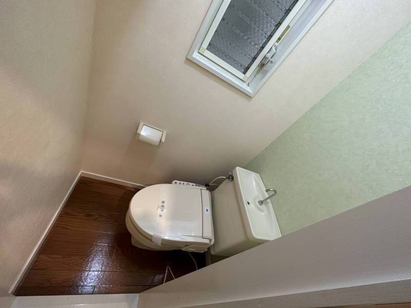 ウォシュレット付♪上棚、小窓もあり^^