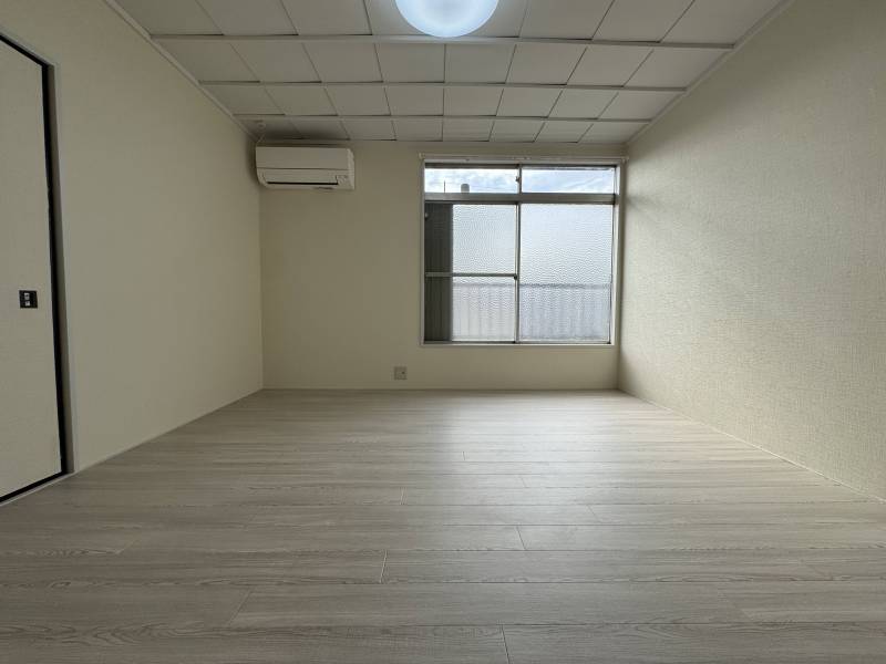 間取りが反対のお部屋の写真です