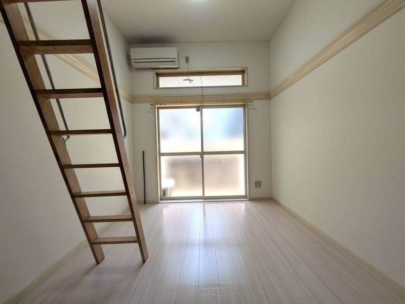 明るくすっきりとした洋室です