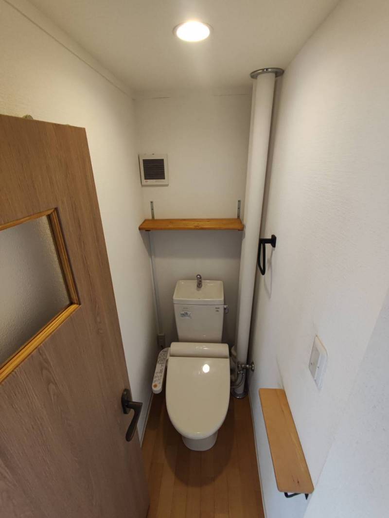 温水洗浄便座付きトイレ♪
※プロによる清掃済み