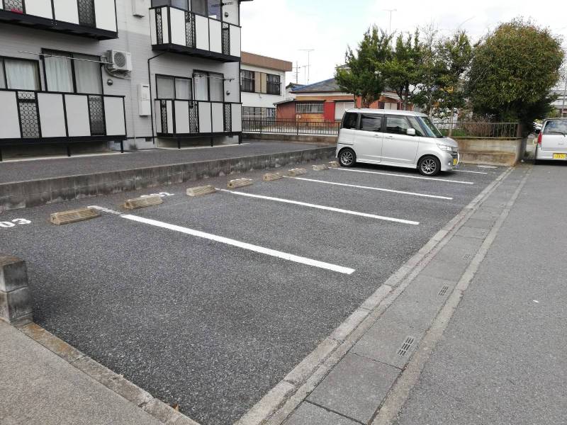 目の前の敷地内駐車場