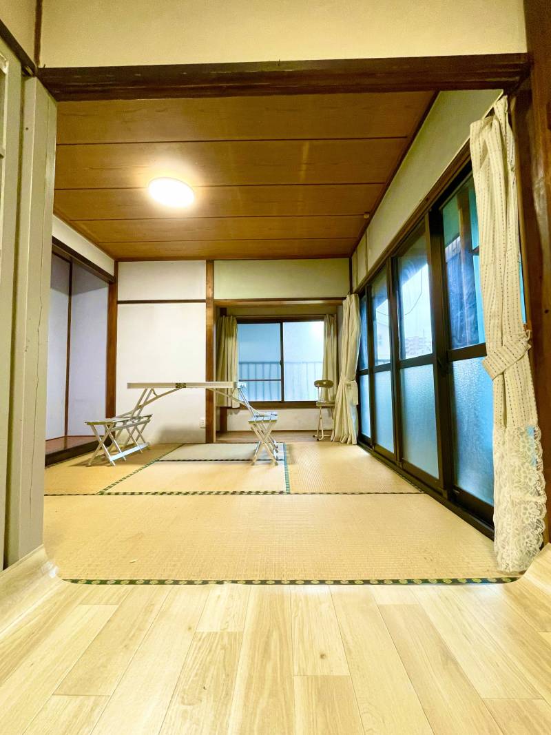 キッチンから続く和室は明るく使いやすい