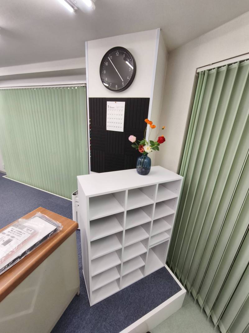 客用靴箱　縦型バーチカルブラインド