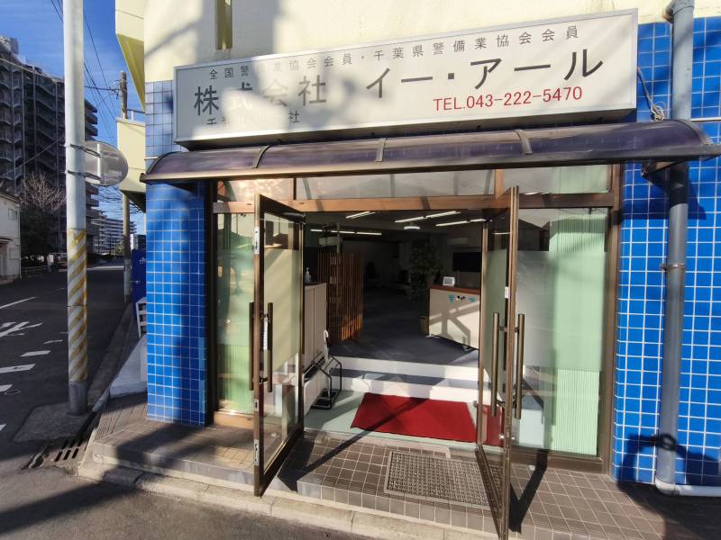 正面玄関　高床構造　靴履き替え