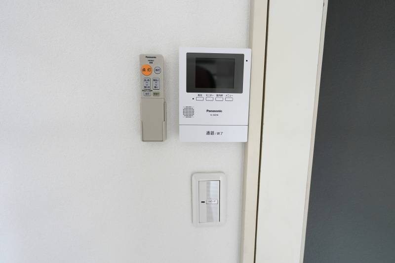 TVインターホンとエアコン用リモコン