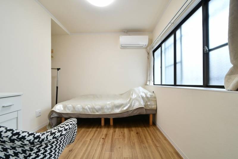 大きな窓で光がたっぷり入ります