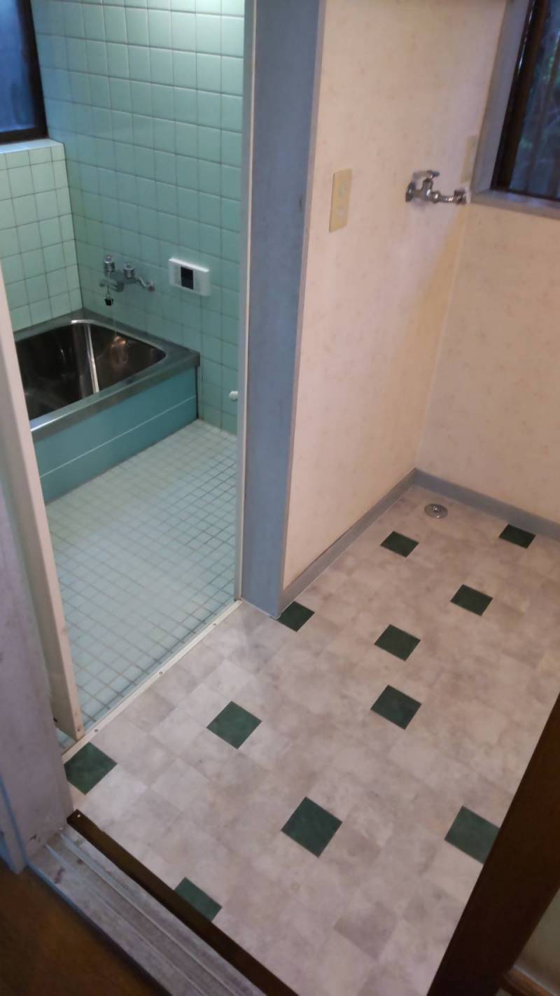 追焚付きの広々とした浴室