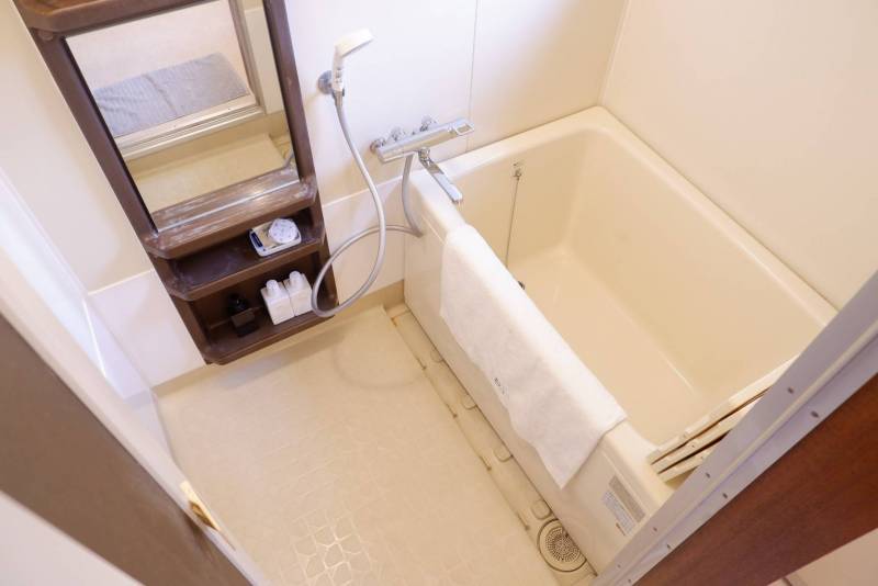 お風呂も窓付で湿気がたまりにくいです