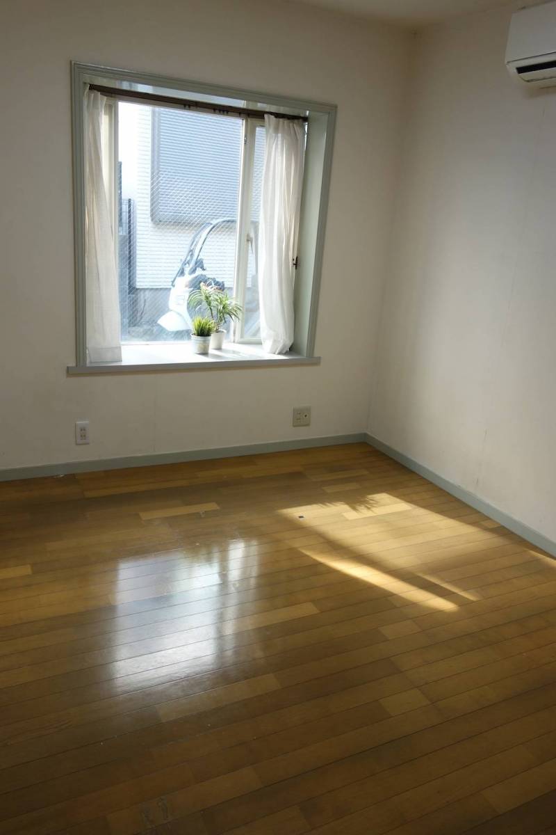 出窓がついているので、面積よりちょっと広くなります。