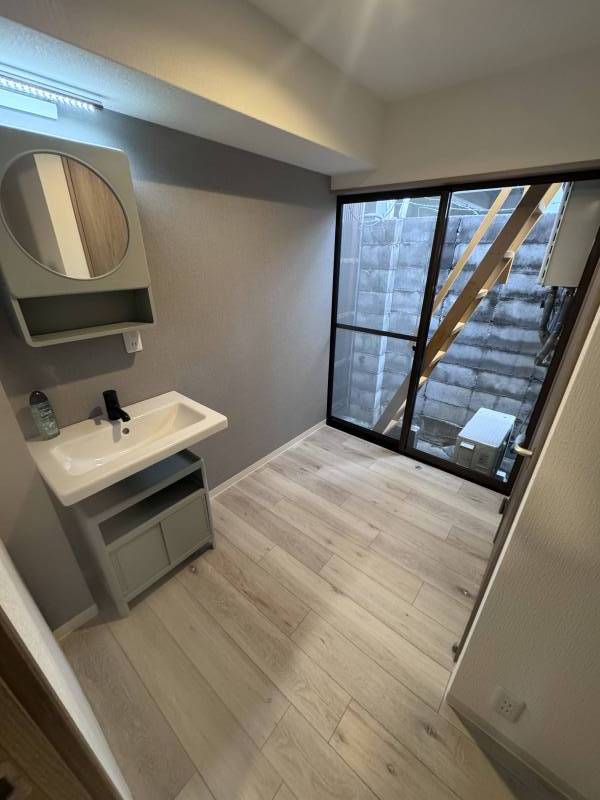 とても広くて使いやすい洗面所です
洗面台はIKEAです