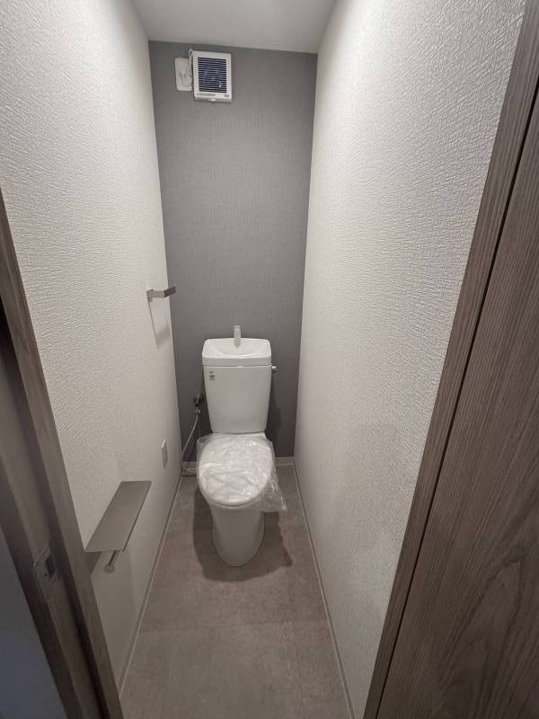 便器も入替済みで落ち着いたトイレです