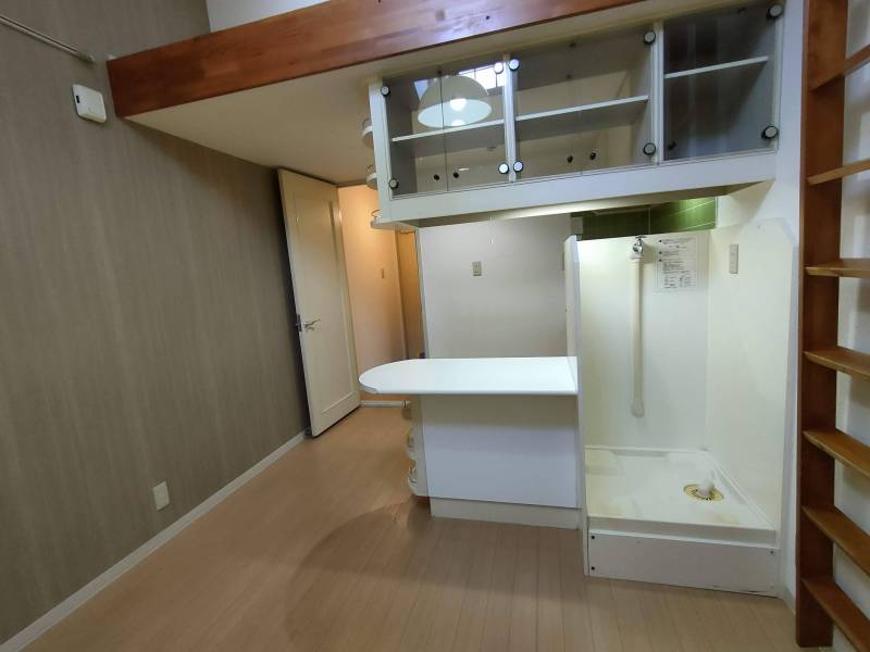 室内洗濯機置場有り。