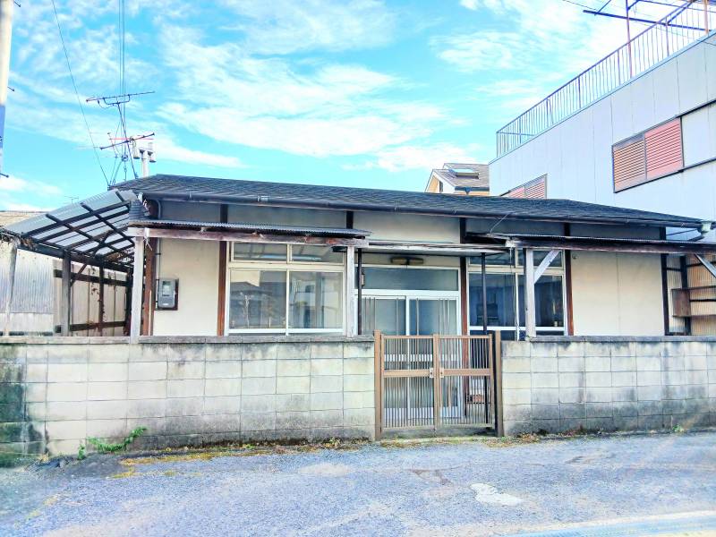 平屋3LDK。周辺は静かで落ち着いてお住み頂けます。
