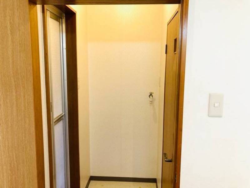 浴室脱衣所に洗濯機置場があります