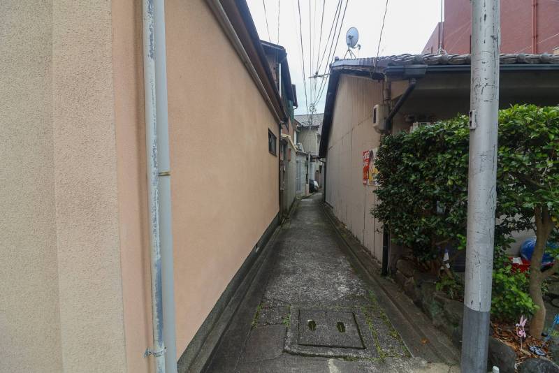 志賀越道から今智庵へ入る路地