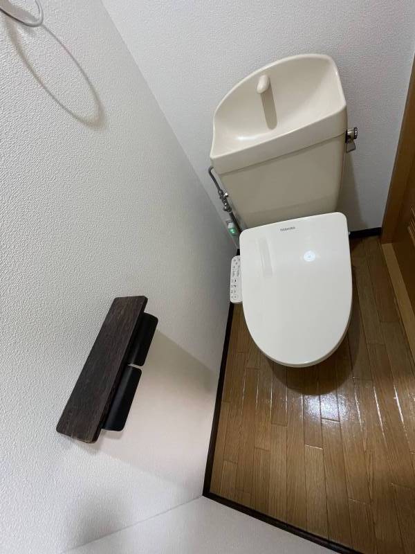 ウォッシュレット付き
スマホ置けるペーパーホルダー付き