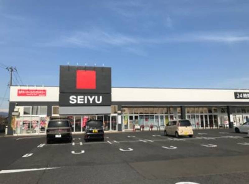 西友が徒歩３分にございます。
