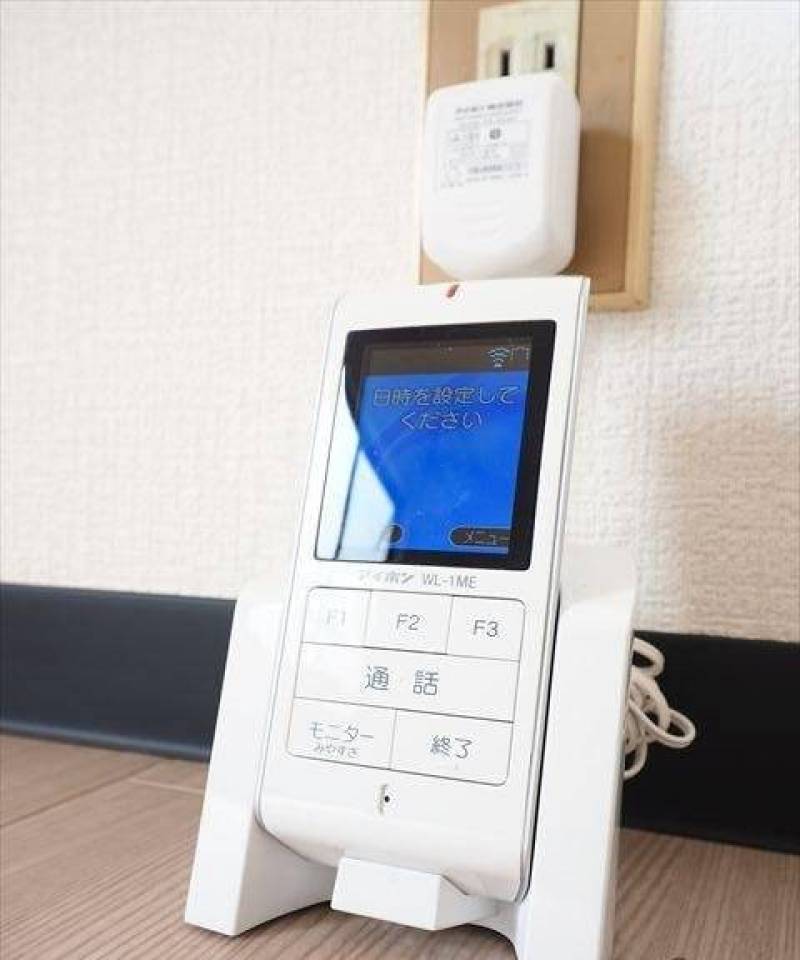 安心のモニターホン、ポータブルで部屋のお好きな所に置けます