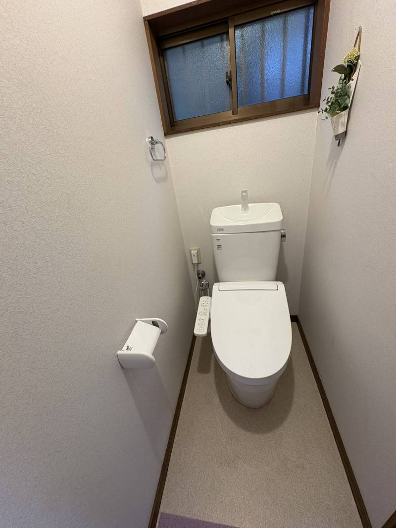 トイレは新品に交換済み。