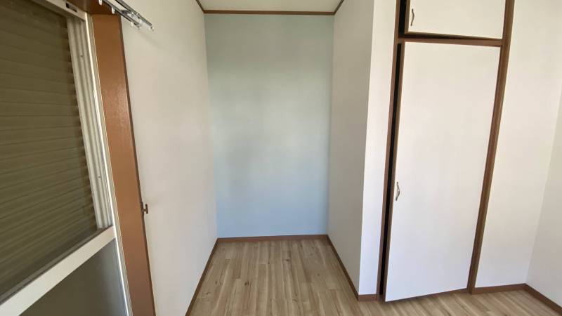 室内。右側は収納