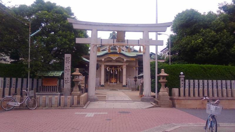 地域の大きな神社、鎌倉時代からの神社、神主さんが住んでいる