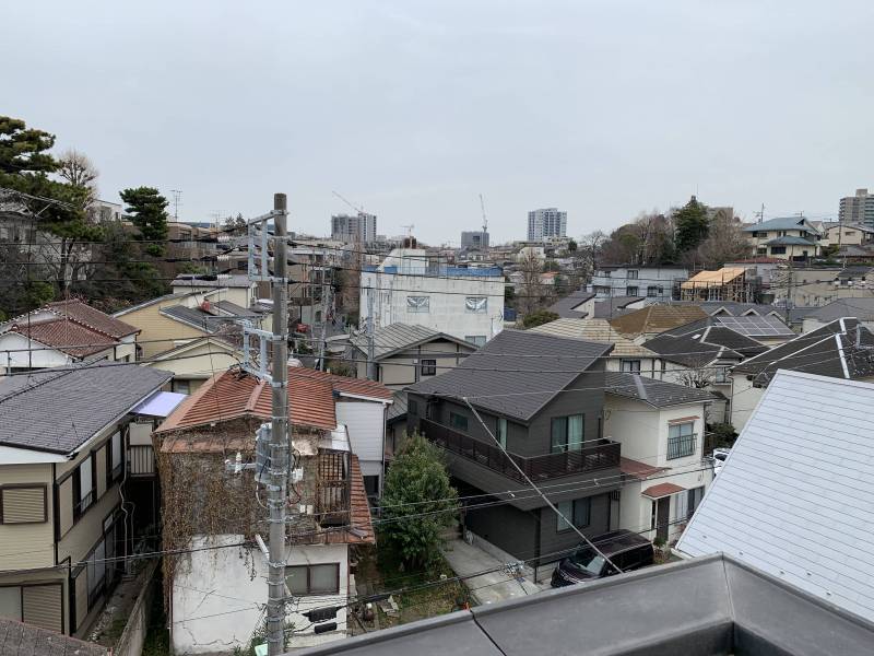 今日は曇っていますが、ベランダからの見晴らしは最高！