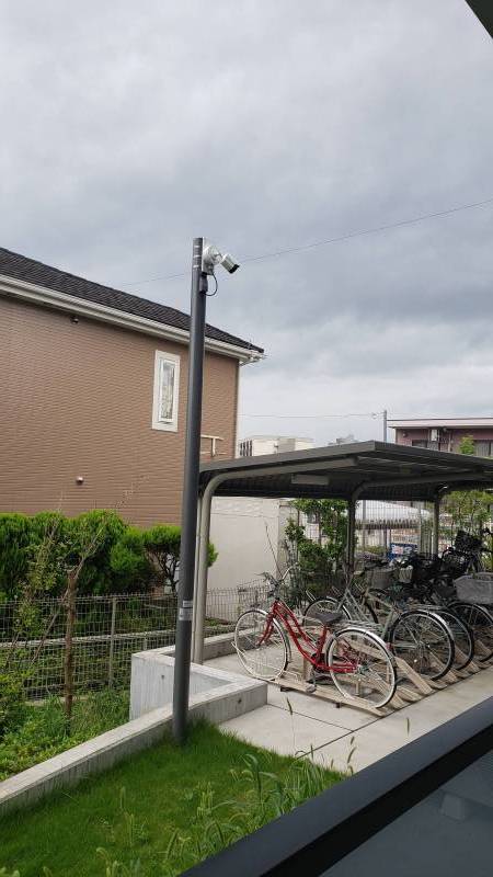 バルコニーから見た外の風景です。防犯カメラが目の前です