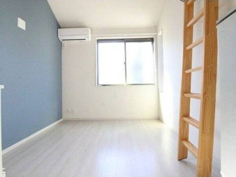 ロフト付きのプレミアム１Rです。