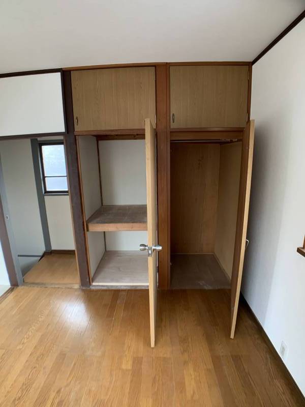 洋室にある収納です。十分なサイズがあります。