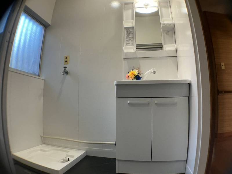 洗面所と洗濯機パンは新品です