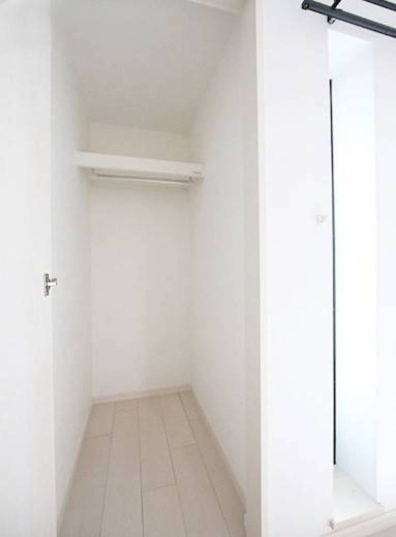 リビングにクローゼットが２つあるのは助かります。