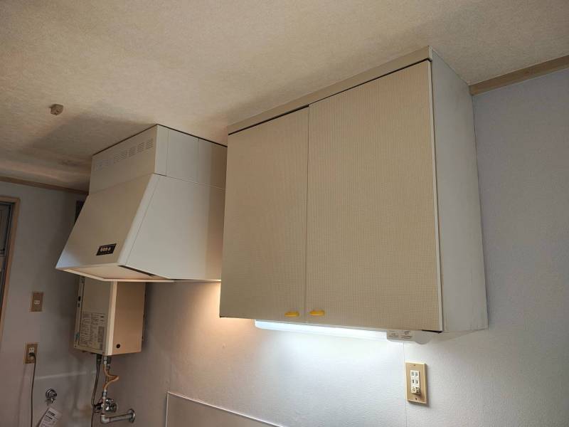 キッチン上部にも便利な収納スペース！