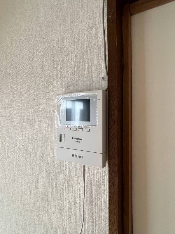 ダイニングにTVドアホンを設置しました♪