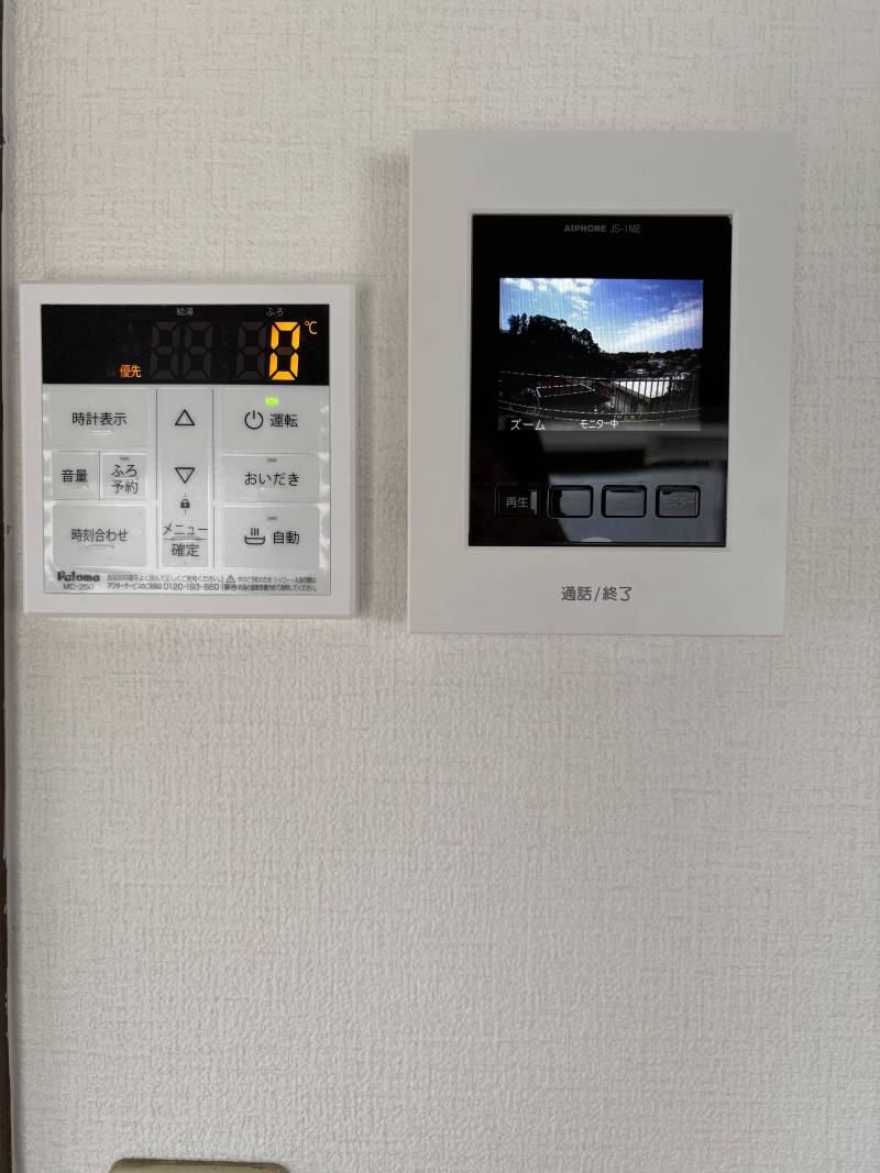 モニター付きインターフォンで対面せずに来訪者へ対応可能です