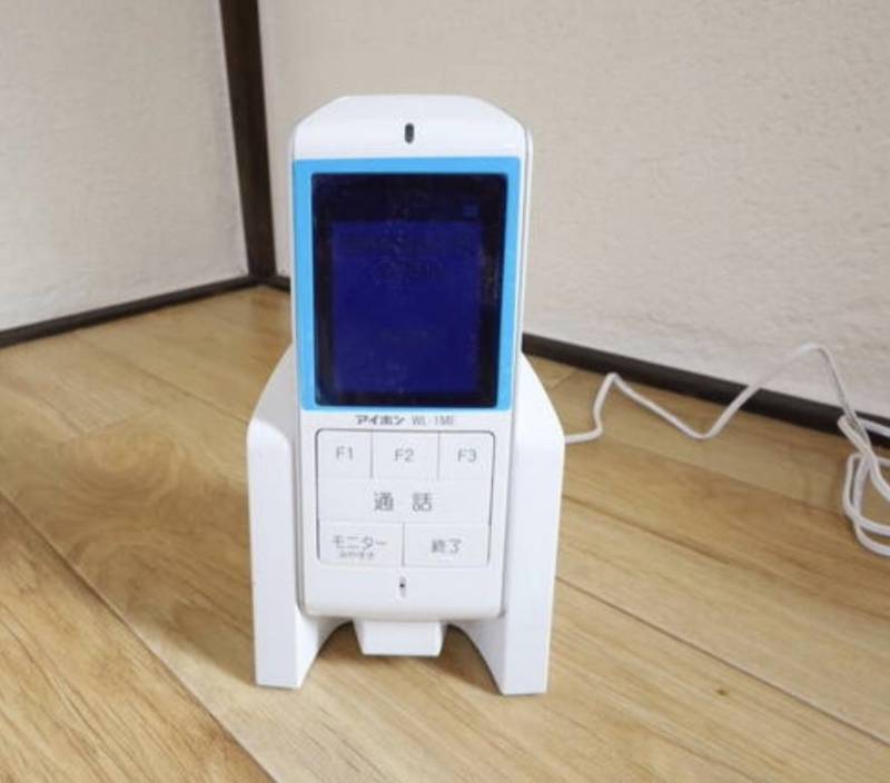 訪問客が玄関まで行かずに確認可能です。