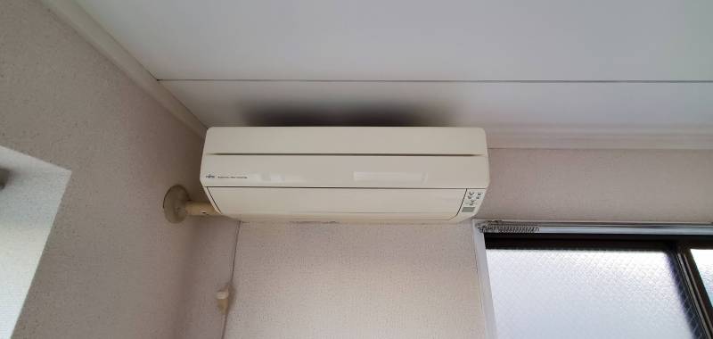 洋室
エアコンあります。