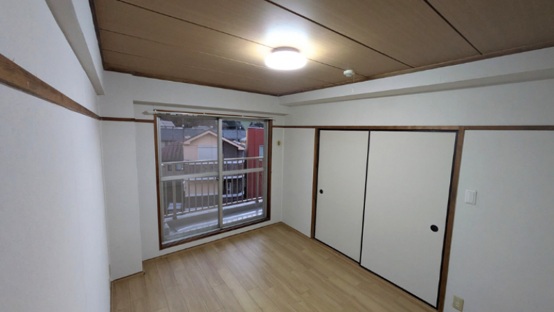 大きな窓に面してます