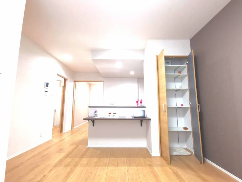 パントリー &amp; カウンターテーブルもあります♪