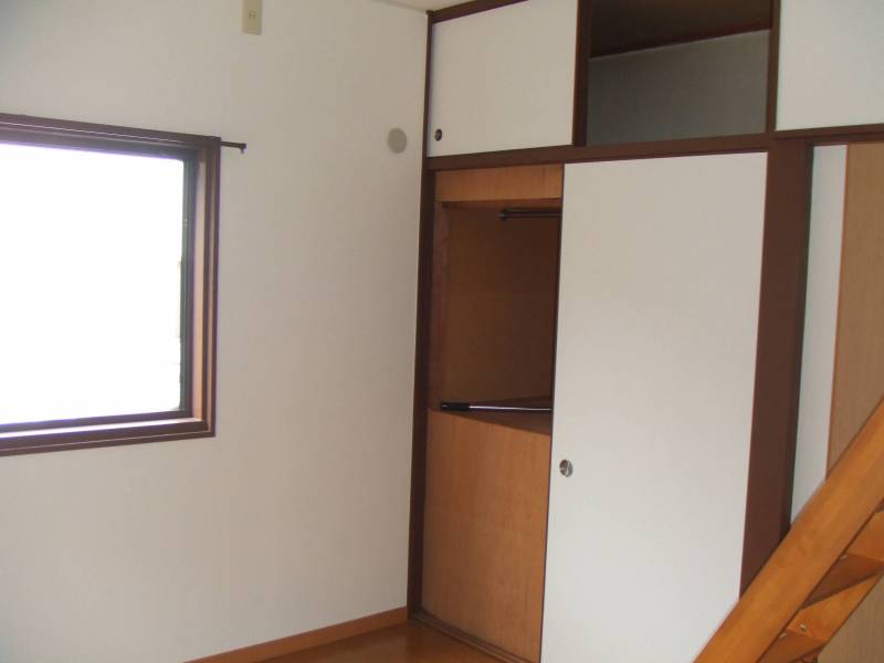 2階6畳の洋室と収納