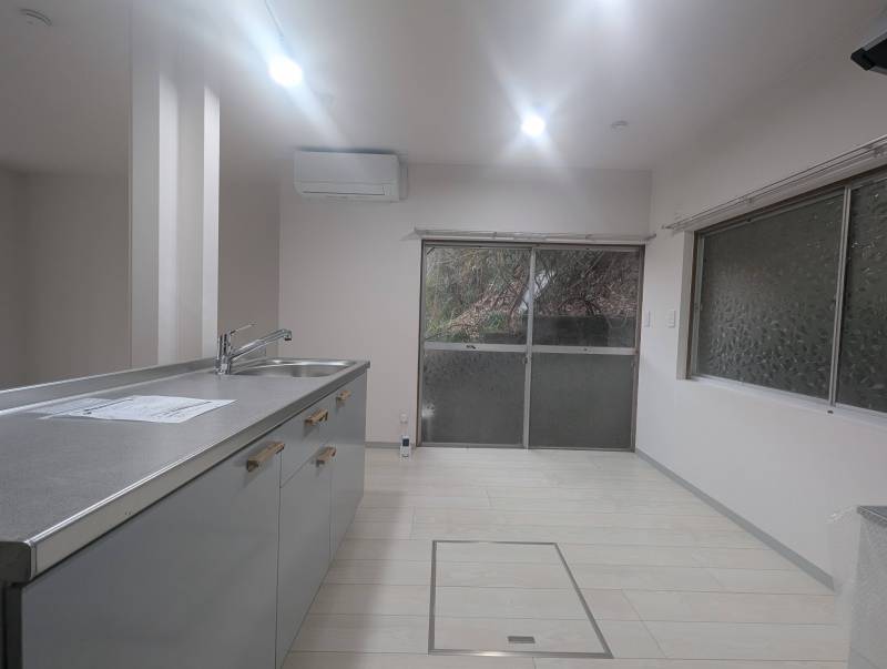 明るいキッチン（新品）